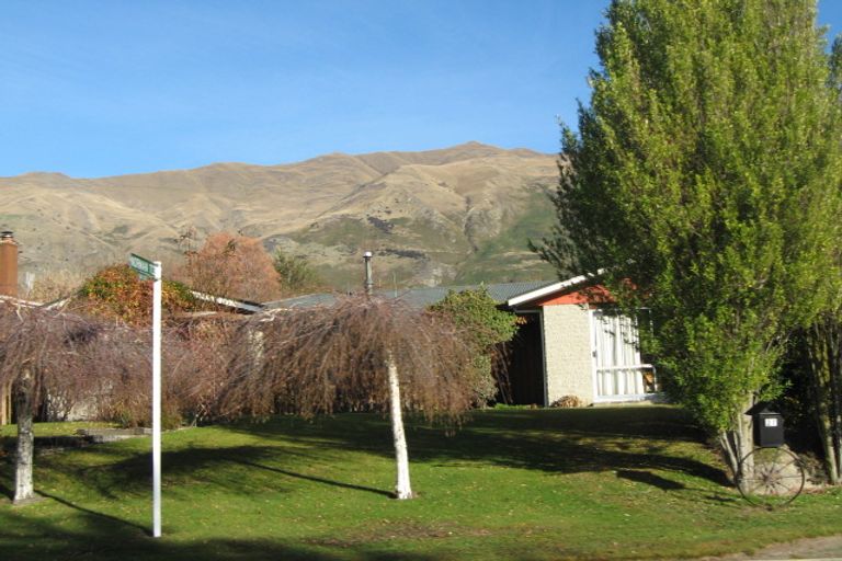 Photo of property in 27 Sargood Drive, Wanaka, 9305