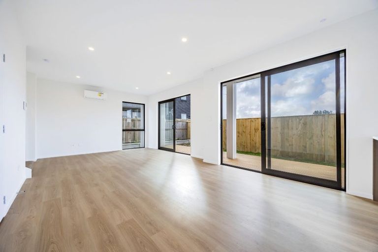 Photo of property in 18a Winfield Road, Kumeu, 0810