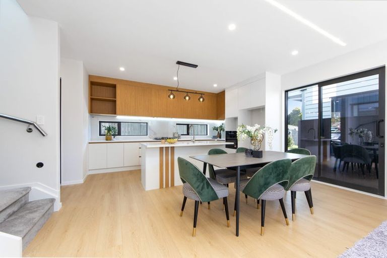 Photo of property in 3b Pendlebury Street, Green Bay, Auckland, 0604