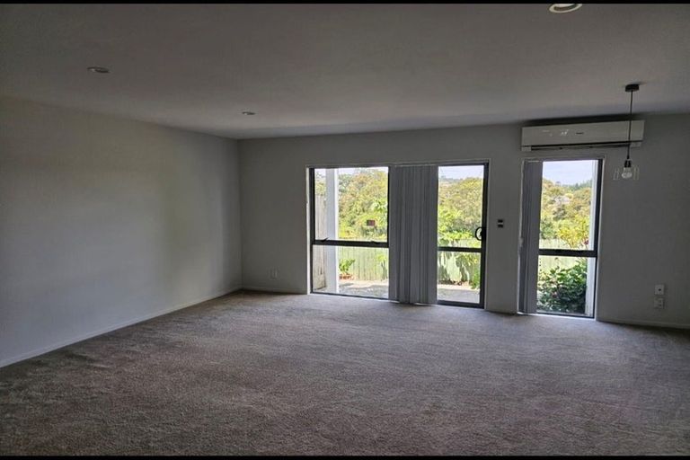 Photo of property in 31/3 Hulme Place, Henderson, Auckland, 0612