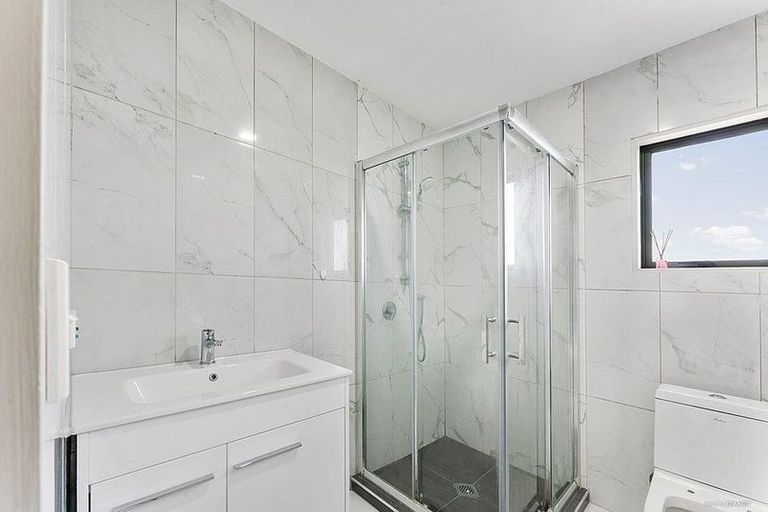 Photo of property in 18 Pistachio Place, Goodwood Heights, Auckland, 2105