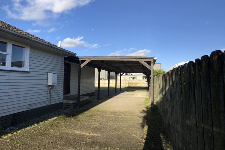 Photo of property in 8 Arimu Road, Papakura, 2110