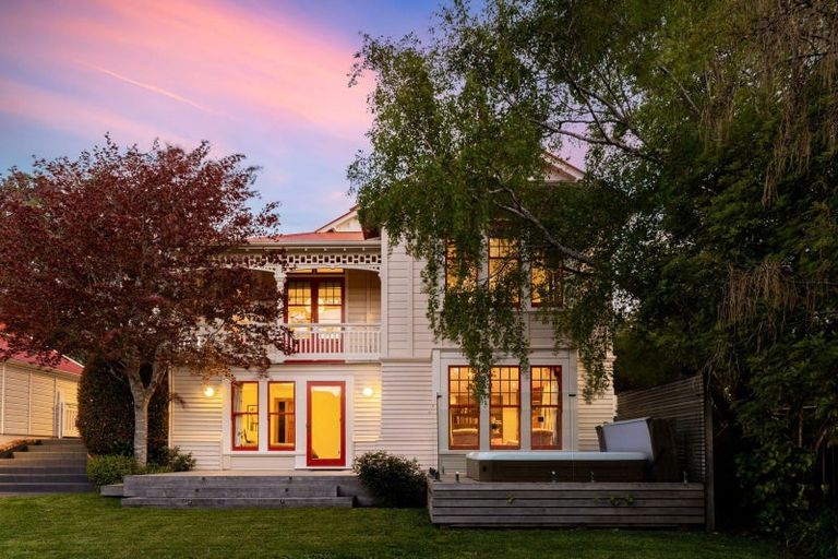 Photo of property in 11 Trelissick Crescent, Ngaio, Wellington, 6035