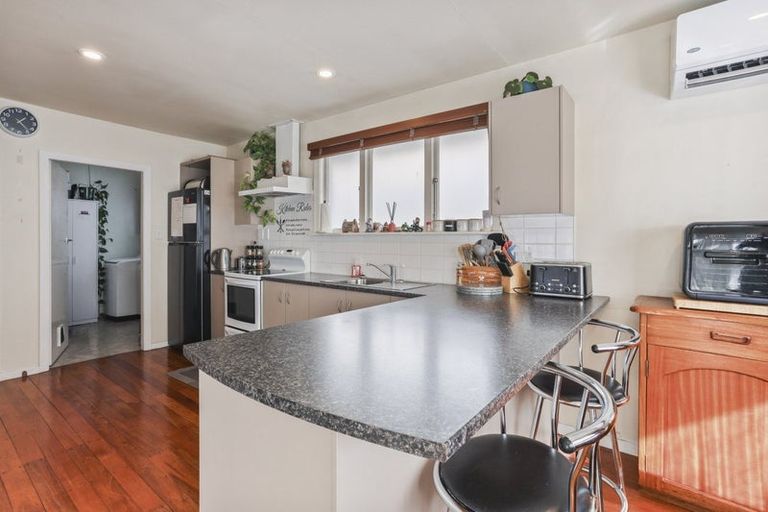 Photo of property in 90 Frensham Crescent, Woolston, Christchurch, 8062