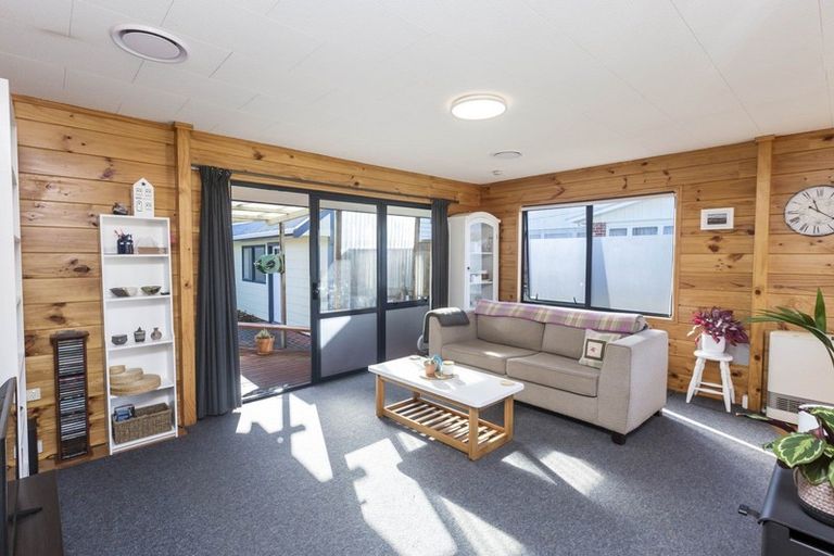 Photo of property in 3 Hazel Street, Ebdentown, Upper Hutt, 5018