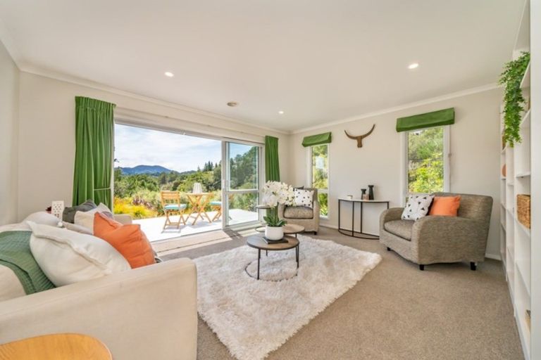 Photo of property in 29 Mt Marua Drive, Timberlea, Upper Hutt, 5018