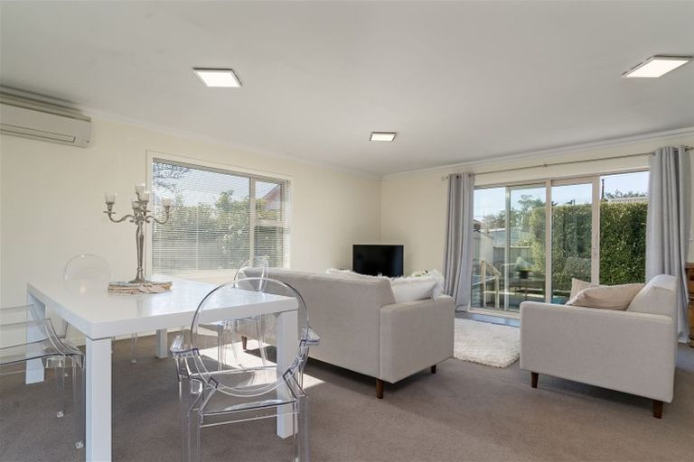 Photo of property in 2 Walnut Lane, Carterton, 5713