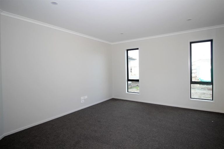 Photo of property in 21 Kaurinui Crescent, One Tree Point, 0118