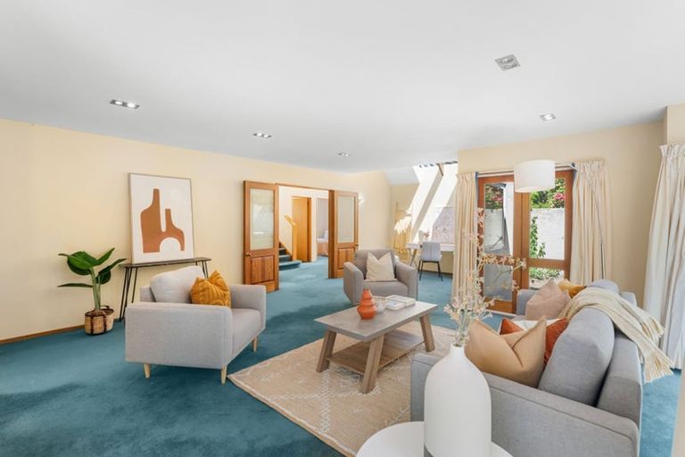 Photo of property in 11 Brockhall Lane, Avonhead, Christchurch, 8042