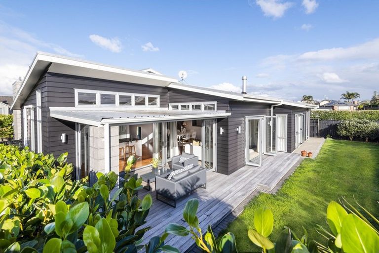 Photo of property in 12 Tranquility Rise, Mellons Bay, Auckland, 2014