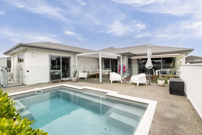 Photo of property in 25 Rakaia Way, Poraiti, Napier, 4112