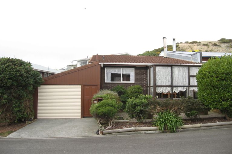 Photo of property in 39 Edgecombe Street, Newlands, Wellington, 6037