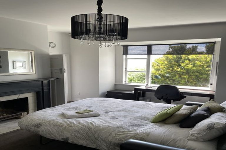 Photo of property in 17 Palliser Road, Roseneath, Wellington, 6011