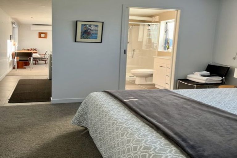 Photo of property in 112a Pacific Parade, Army Bay, Whangaparaoa, 0930