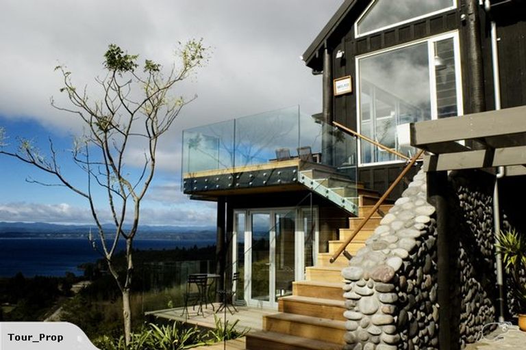 Photo of property in 1/133 Mapara Road, Acacia Bay, Taupo, 3385