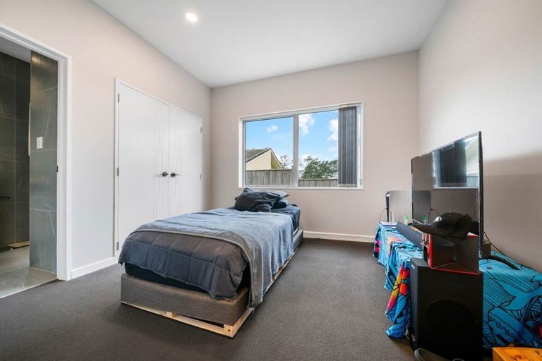 Photo of property in 4 Kearney Place, Massey, Auckland, 0614