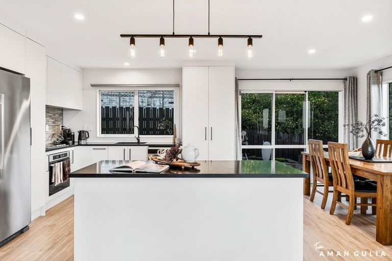 Photo of property in 22 Whangaparaoa Road, Red Beach, 0932