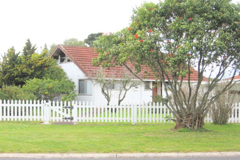 Photo of property in 211 Cook Drive, Whitianga, 3510
