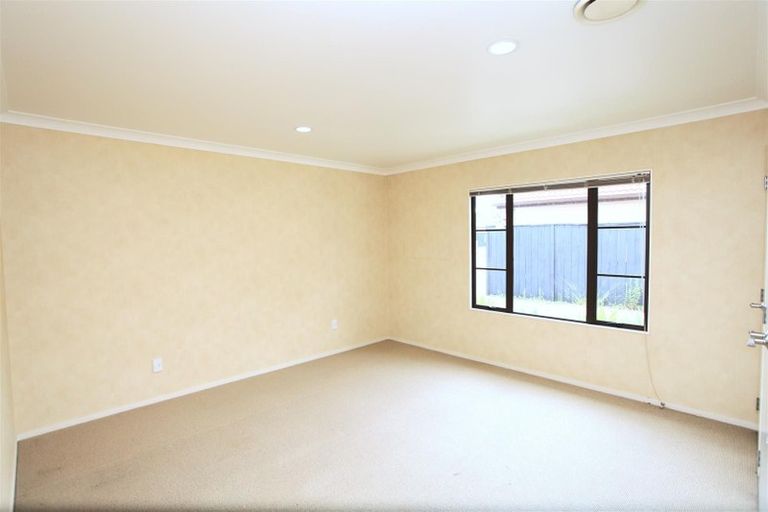 Photo of property in 35 Seneca Court, Golflands, Auckland, 2013