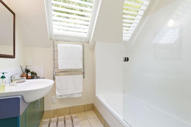 Photo of property in 6a Chastudon Place, Tawa, Wellington, 5028