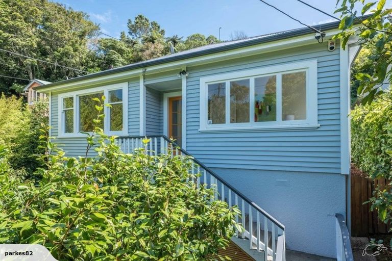 Photo of property in 25 Awarua Street, Ngaio, Wellington, 6035