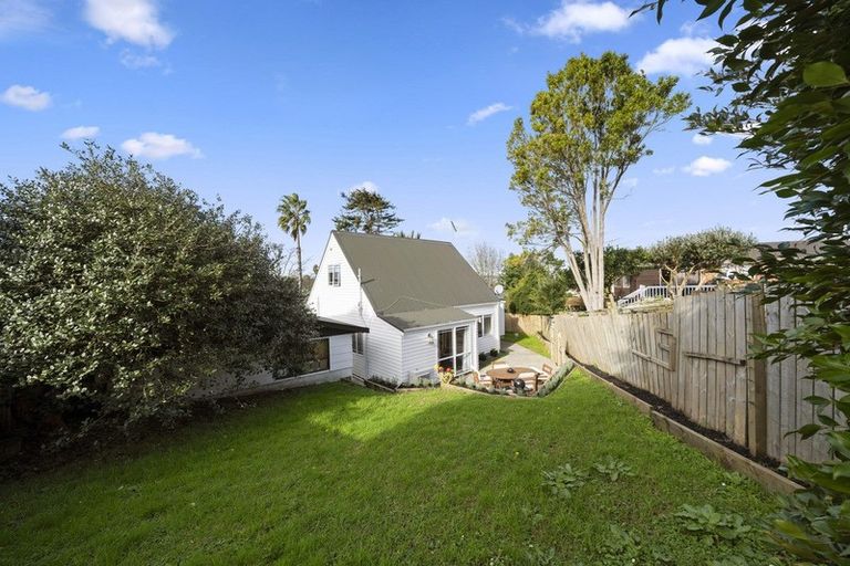 Photo of property in 27a Rotoiti Avenue, Pakuranga Heights, Auckland, 2010