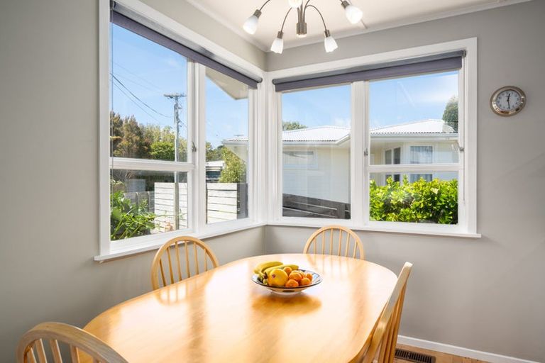 Photo of property in 11 Pauline Way, Paparangi, Wellington, 6037