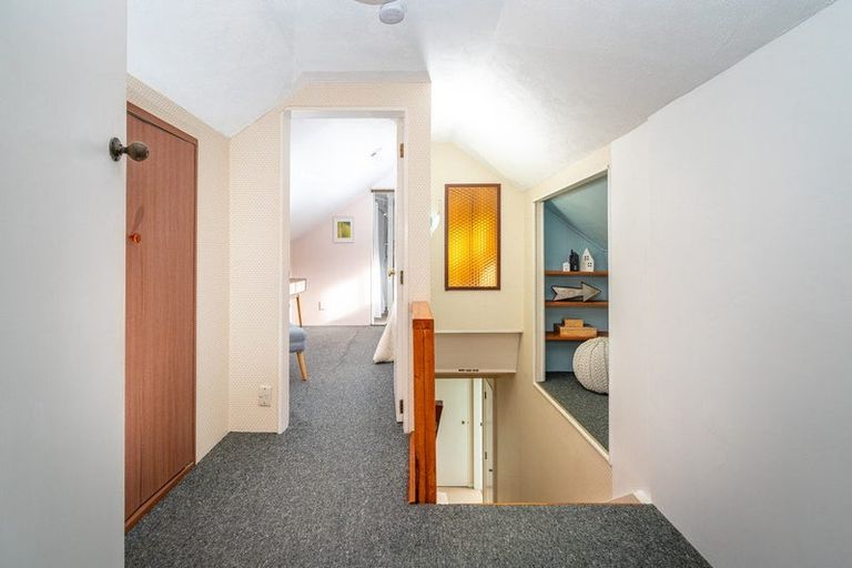 Photo of property in 104 Tauhinu Road, Miramar, Wellington, 6022