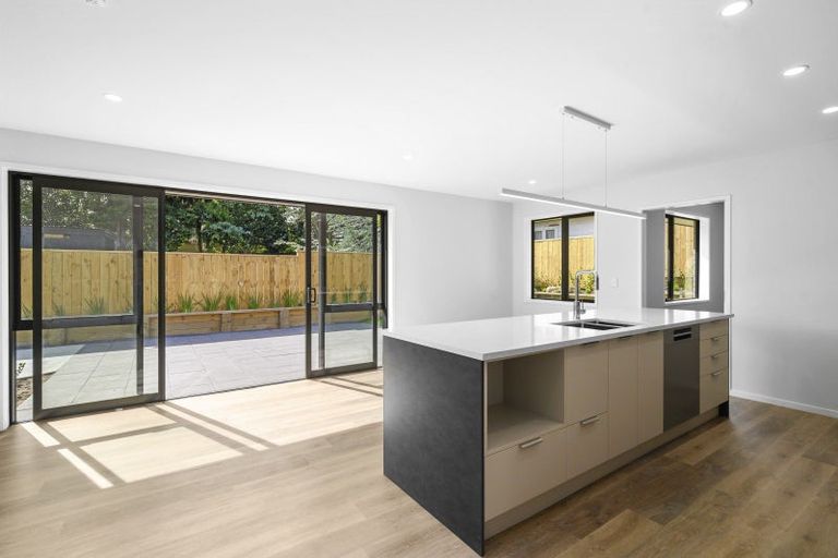 Photo of property in 10b Gradwell Place, Two Mile Bay, Taupo, 3330