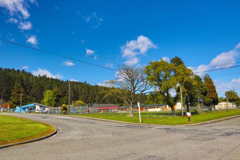 Photo of property in 49 Omapere Street, Dobson, Greymouth, 7805
