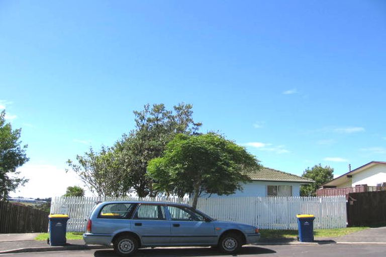 Photo of property in 17 Merida Place, Unsworth Heights, Auckland, 0632
