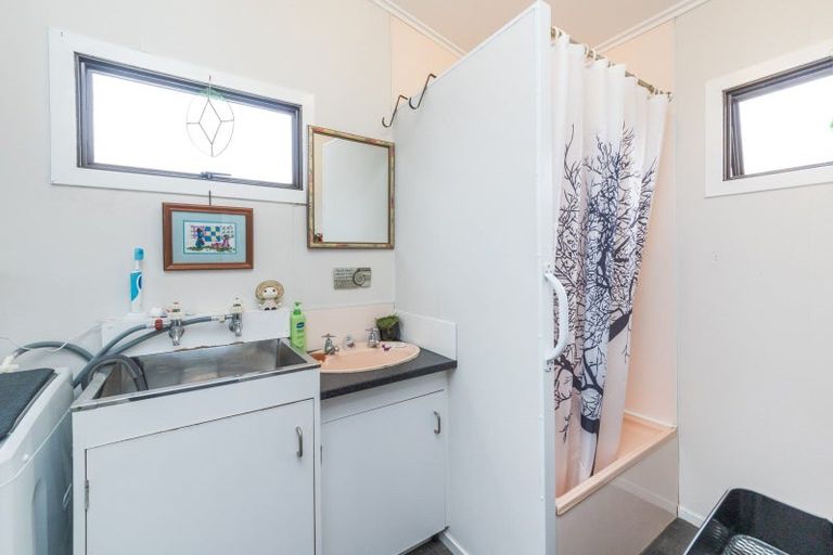 Photo of property in 2a Hendon Place, West End, Palmerston North, 4412