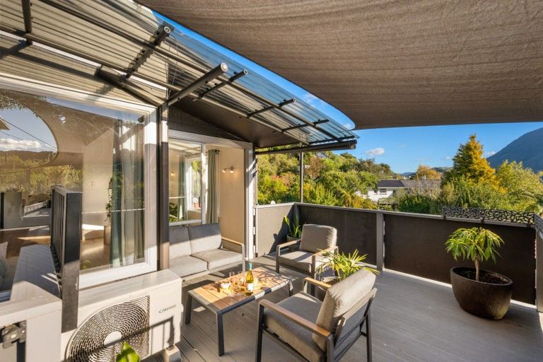 Photo of property in 33 Milton Terrace, Picton, 7220