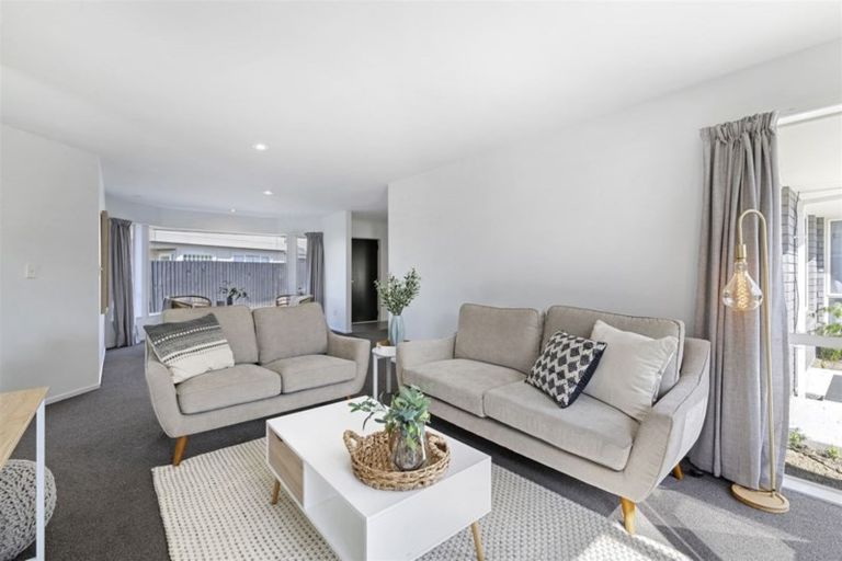 Photo of property in 9 Parkwood Place, Parklands, Christchurch, 8083