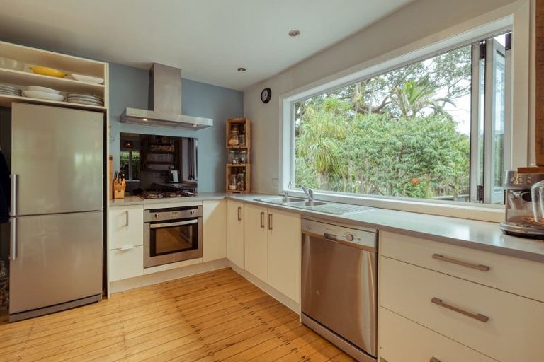 Photo of property in 213 Motutara Road, Muriwai, Waimauku, 0881