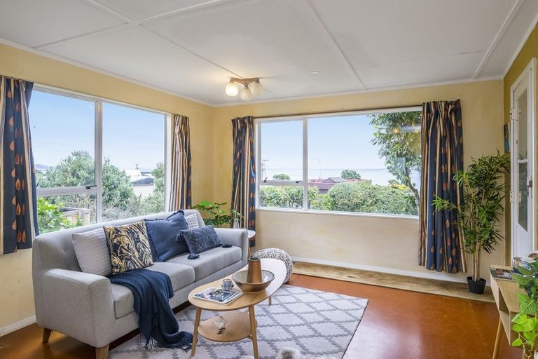 Photo of property in 134 Seaview Road, Paraparaumu Beach, Paraparaumu, 5032