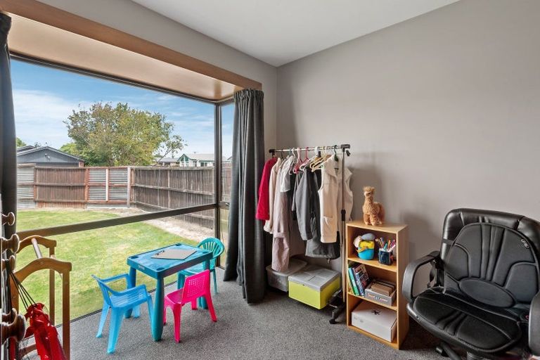 Photo of property in 32 Martbern Crescent, Bishopdale, Christchurch, 8053