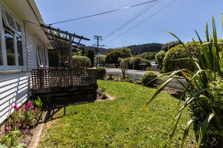Photo of property in 112 Oriel Avenue, Tawa, Wellington, 5028