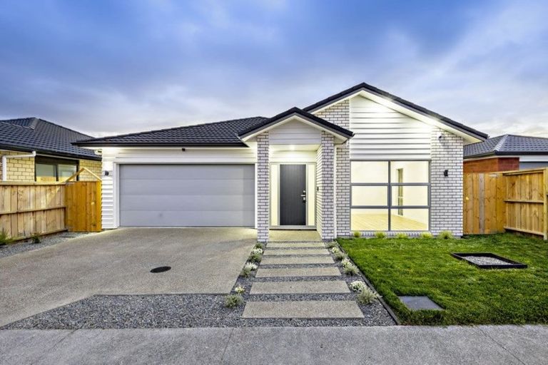 Photo of property in 35 Black Beech Crescent, Takanini, 2110