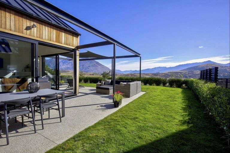 Photo of property in 27 Double Cone Road, Jacks Point, Queenstown, 9371
