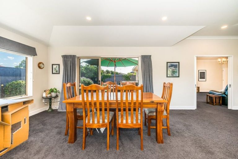 Photo of property in 5 Holcombe Drive, Paraparaumu, 5032