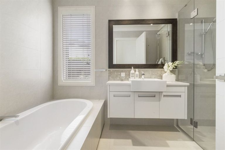 Photo of property in 6 Lombardia Way, Karaka, Papakura, 2113