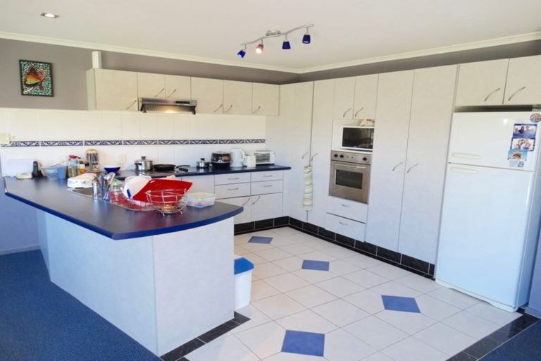 Photo of property in 13 Fleetwood Drive, Henderson, Auckland, 0612