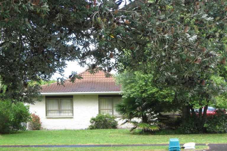 Photo of property in 1/20 Corolu Place, Conifer Grove, Takanini, 2112