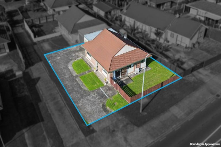 Photo of property in 1/20 Sturges Road, Henderson, Auckland, 0612