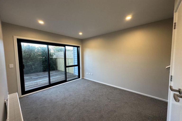 Photo of property in 2/7 Grays Road, Plimmerton, Porirua, 5026