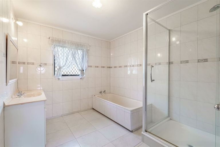 Photo of property in 31 Petrel Place, Massey, Auckland, 0614