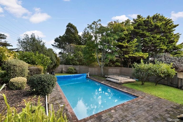 Photo of property in 1 Griggs Road, Whitford, Howick, 2571