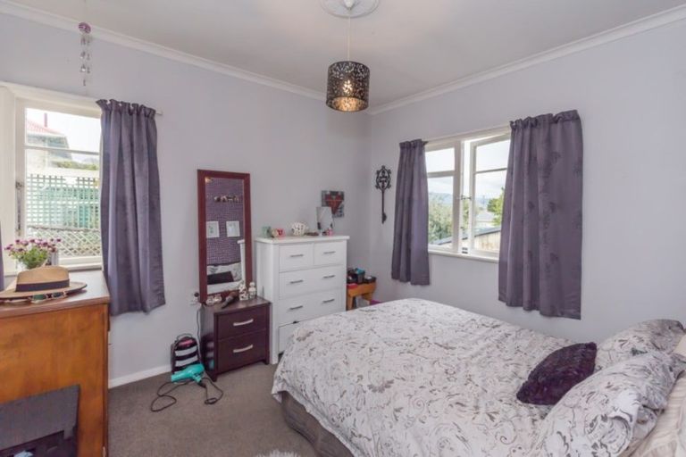 Photo of property in 61 Kawiu Road, Levin, 5510