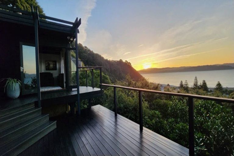 Photo of property in 11 Karaka Street, Eastbourne, Lower Hutt, 5013